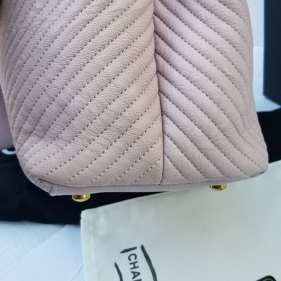 Extra pics for CHANEL Gorgeous blush Pink CC Logo V Stitch Chain Shoulder bag - Picture 15 of 16